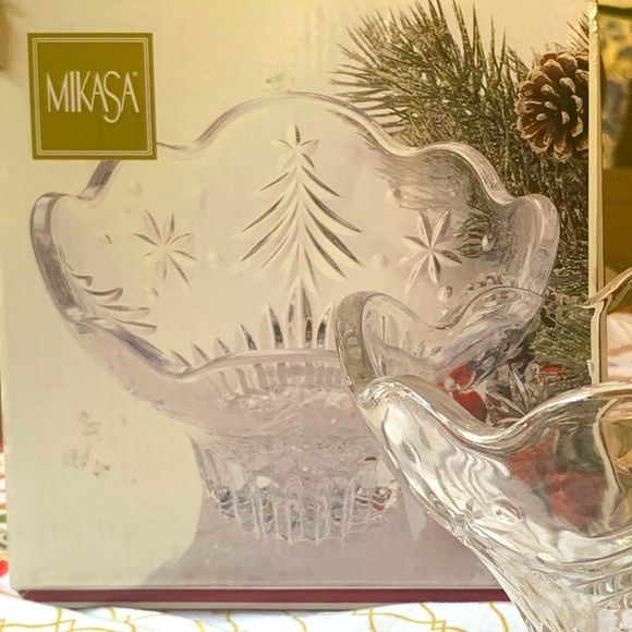 SALE! Mikasa Christmas Bowl - Picture 13 of 13